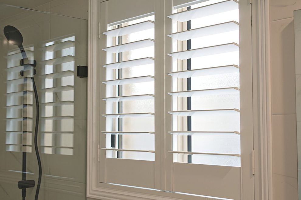 Plantation shutter cleaning